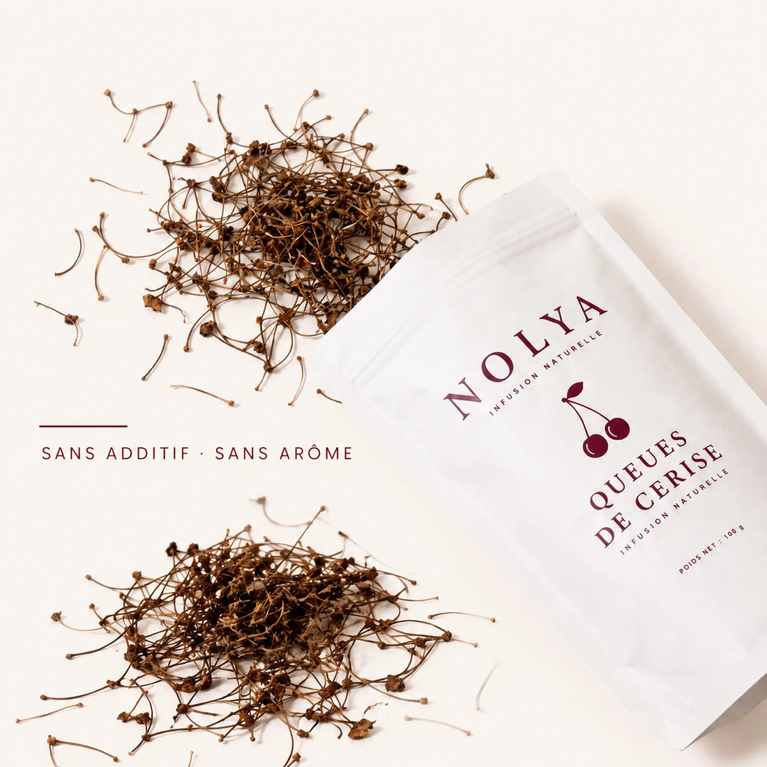 Queues de cerise entières sorties du sachet, sans additif ni arôme ajouté