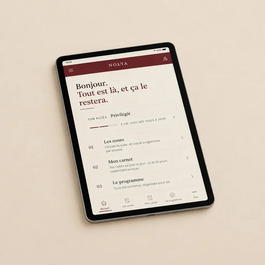 Espace client NOLYA affiché sur tablette dans un univers beige minimaliste